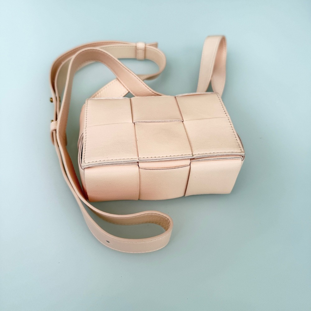 Bottega Veneta Cassette Wallet on Strap Pink Maxi Intrecciato Leather 667048 - Picture 10 of 15